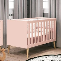 Berço Americano Theo Rosa com Pés Madeira Natural - Reller