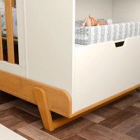 berco-multifuncional-bkids-off-white-freijo-eco-wood-detalhe