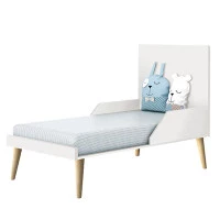mini-cama-theo-branco-pés-madeira-natural-reller